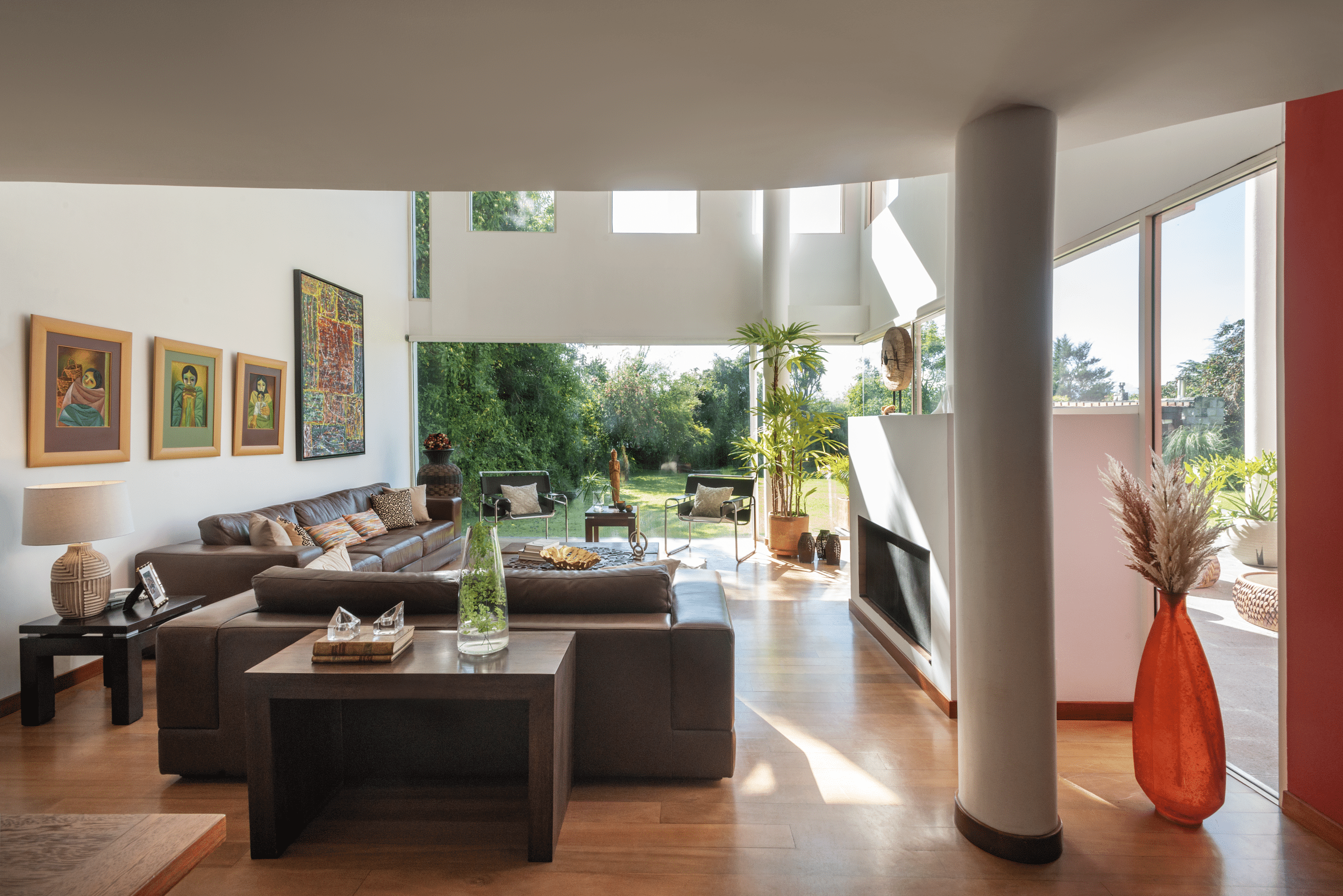 Casa E - Vista Principal y Volumetría Pura