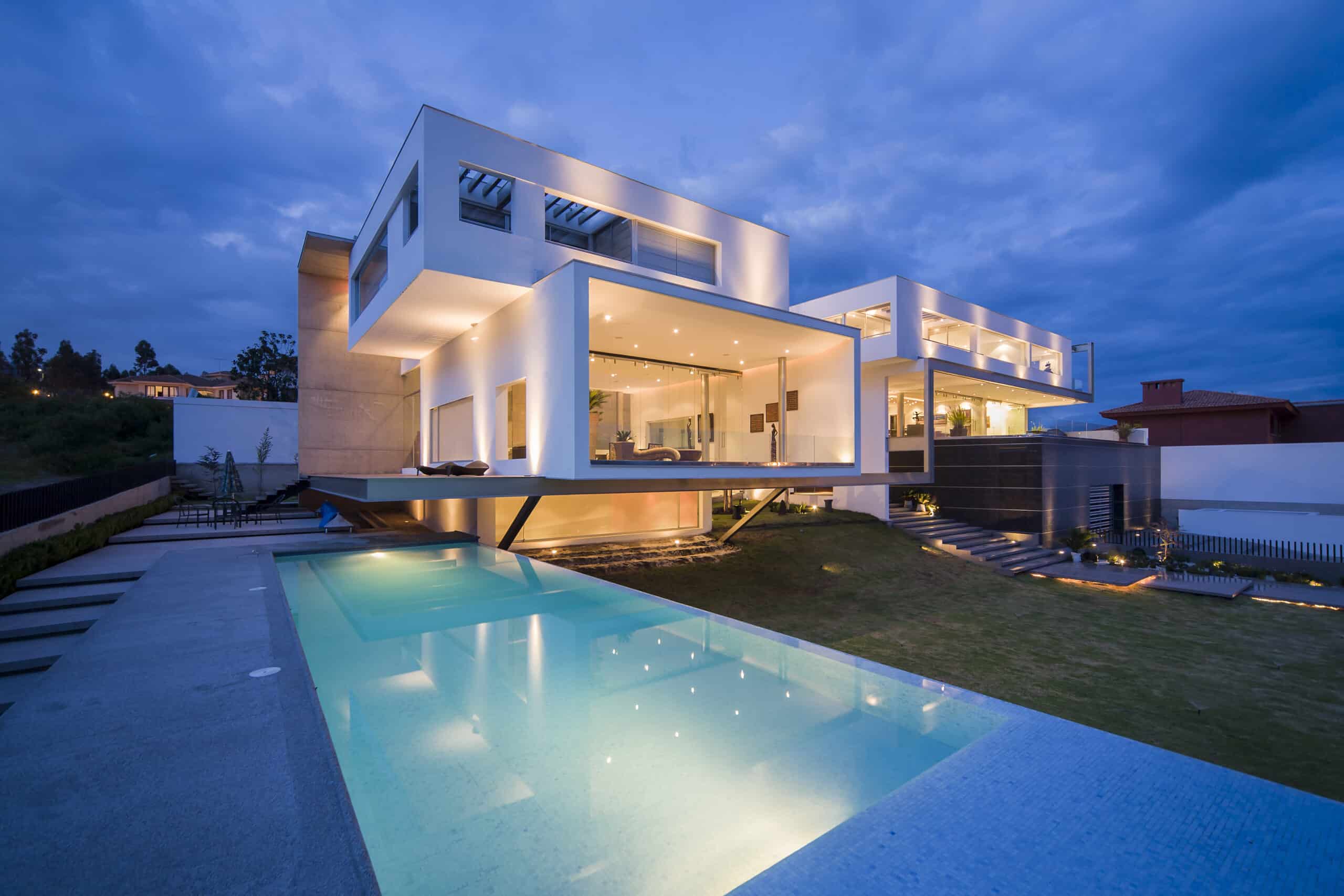 Casa C - Vista Exterior y Piscina