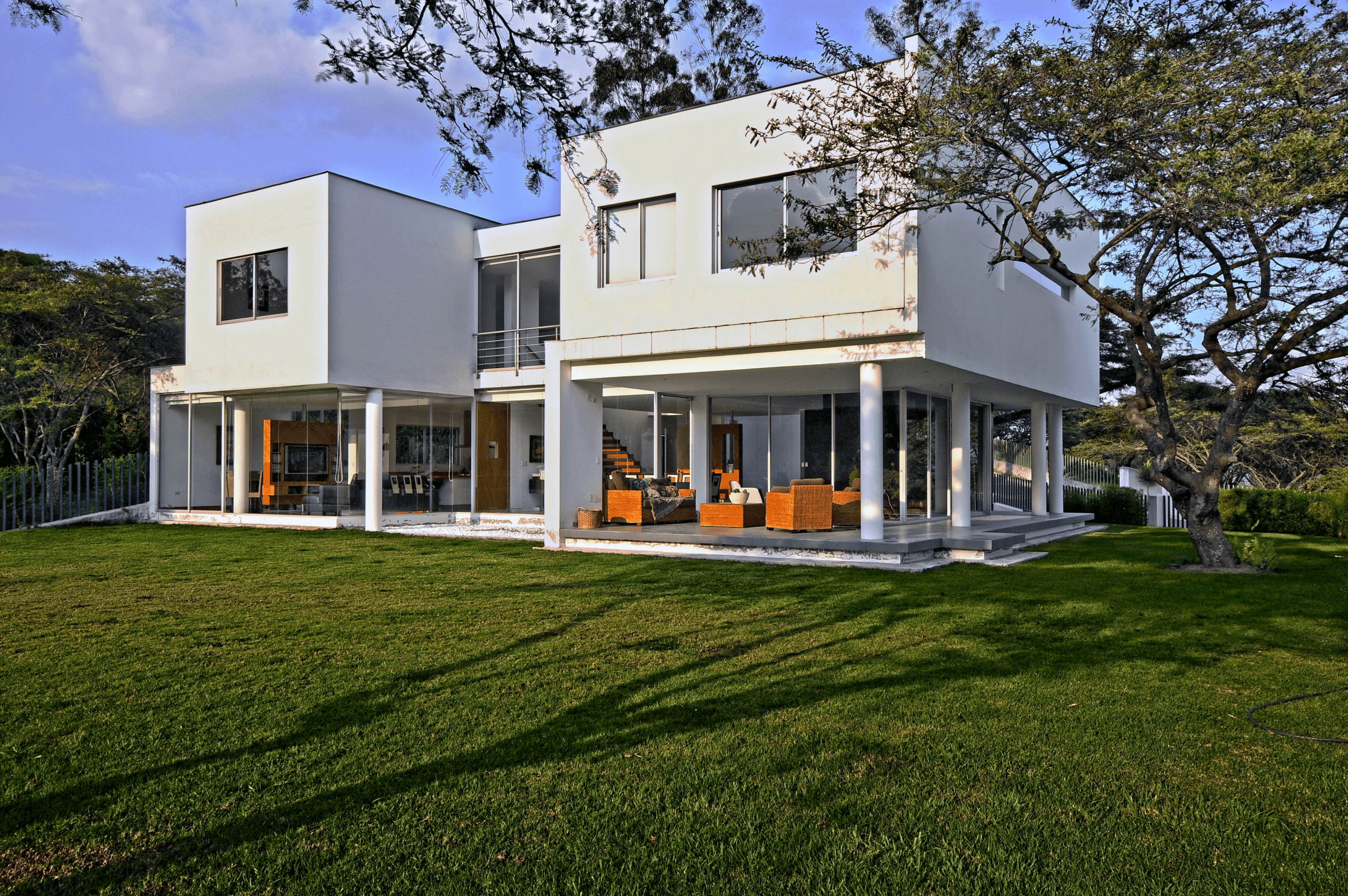 Casa HV - Detalle Comedor y Escalera