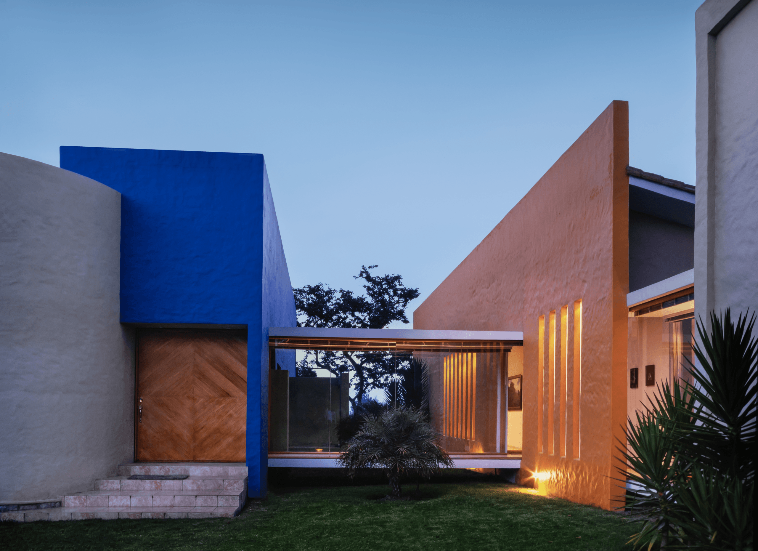 Casa Vo - Fachada Principal y Volumetría